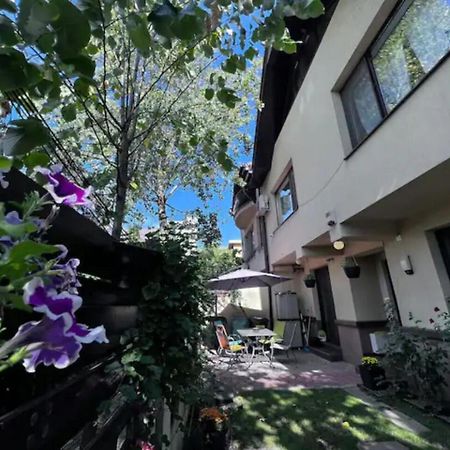 Vila Luminoasa Cu Curte Privata Bucarest Exterior foto