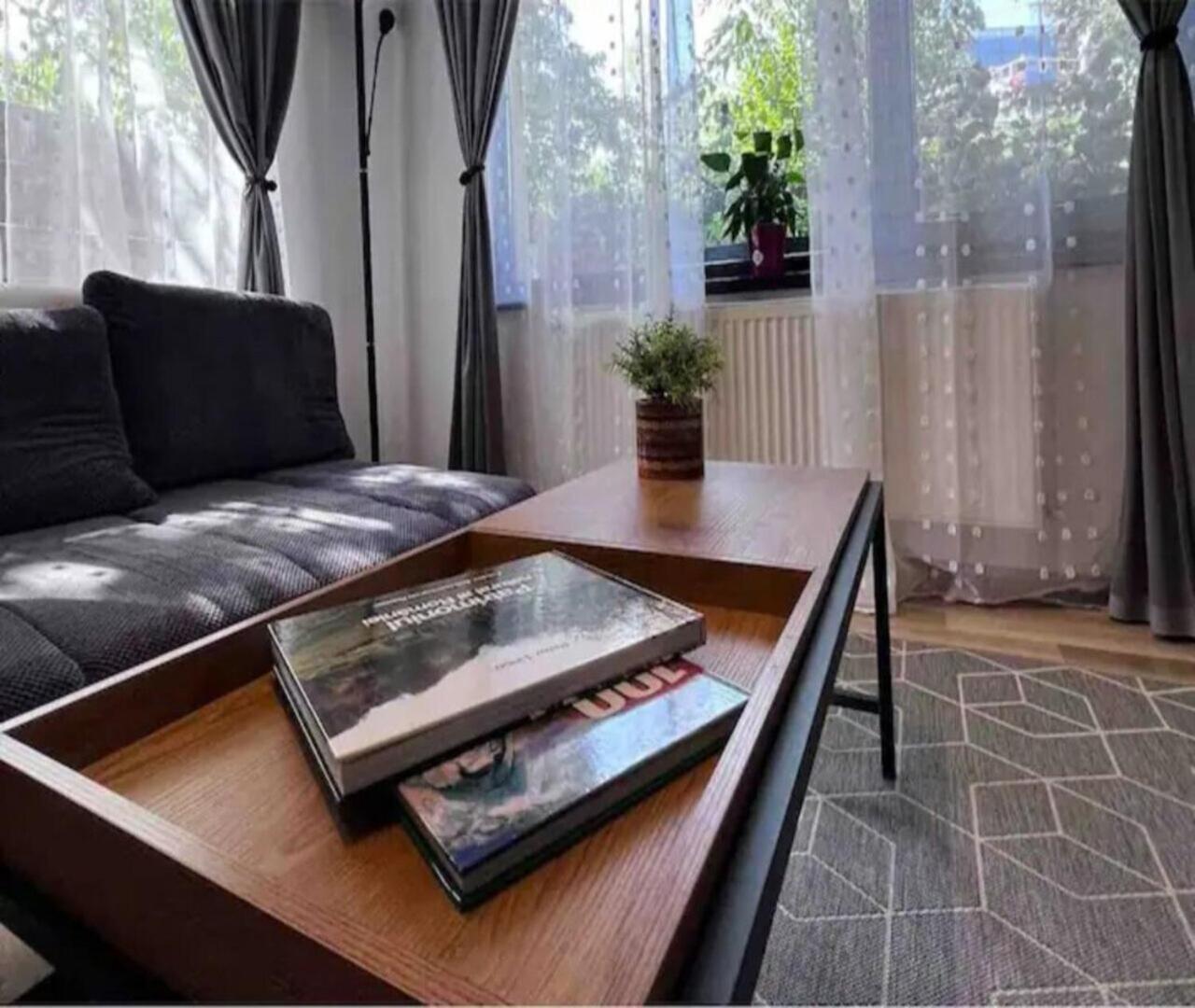 Vila Luminoasa Cu Curte Privata Bucarest Exterior foto