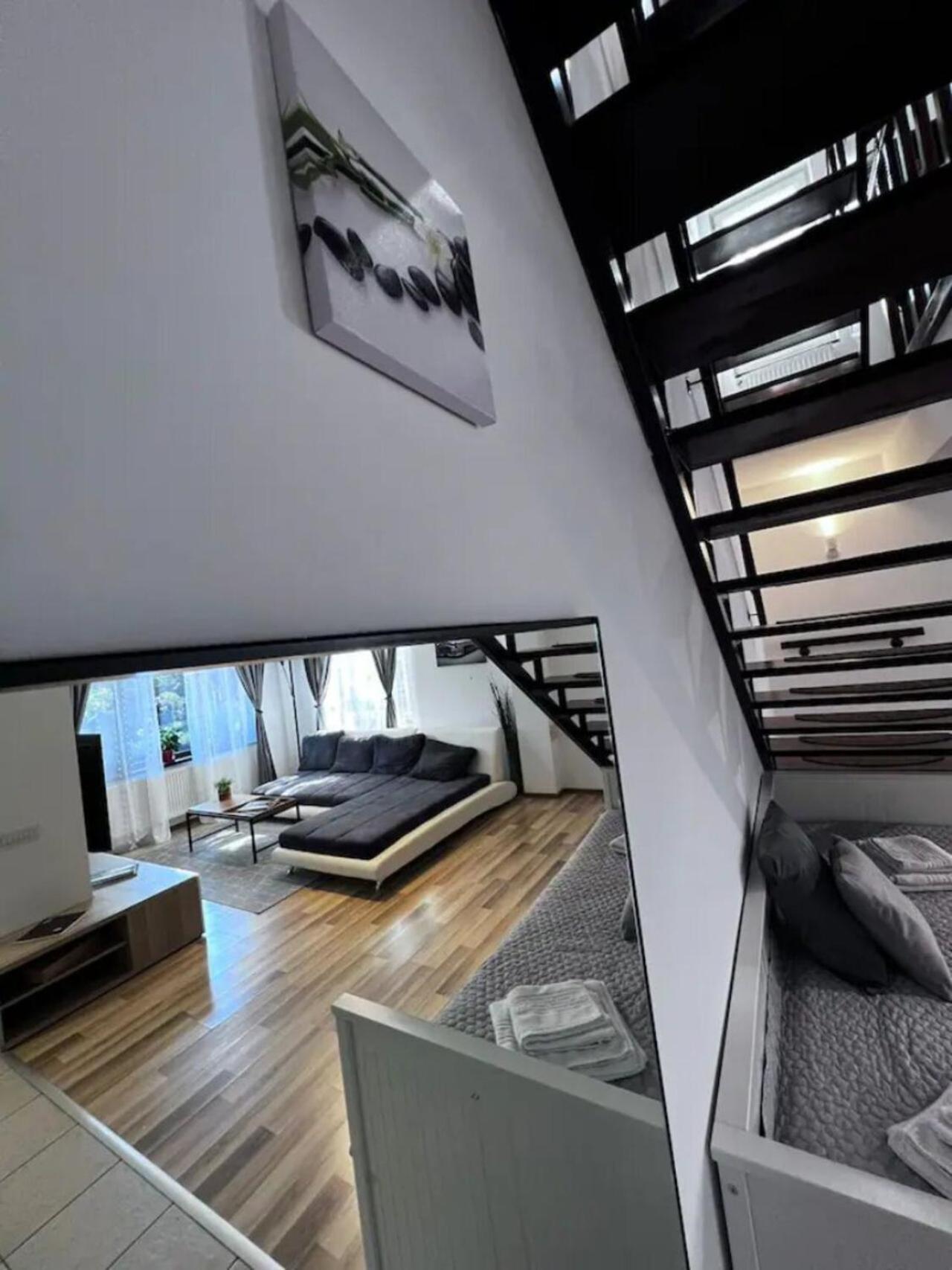 Vila Luminoasa Cu Curte Privata Bucarest Exterior foto
