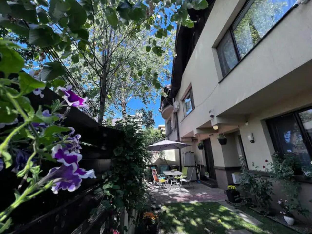 Vila Luminoasa Cu Curte Privata Bucarest Exterior foto