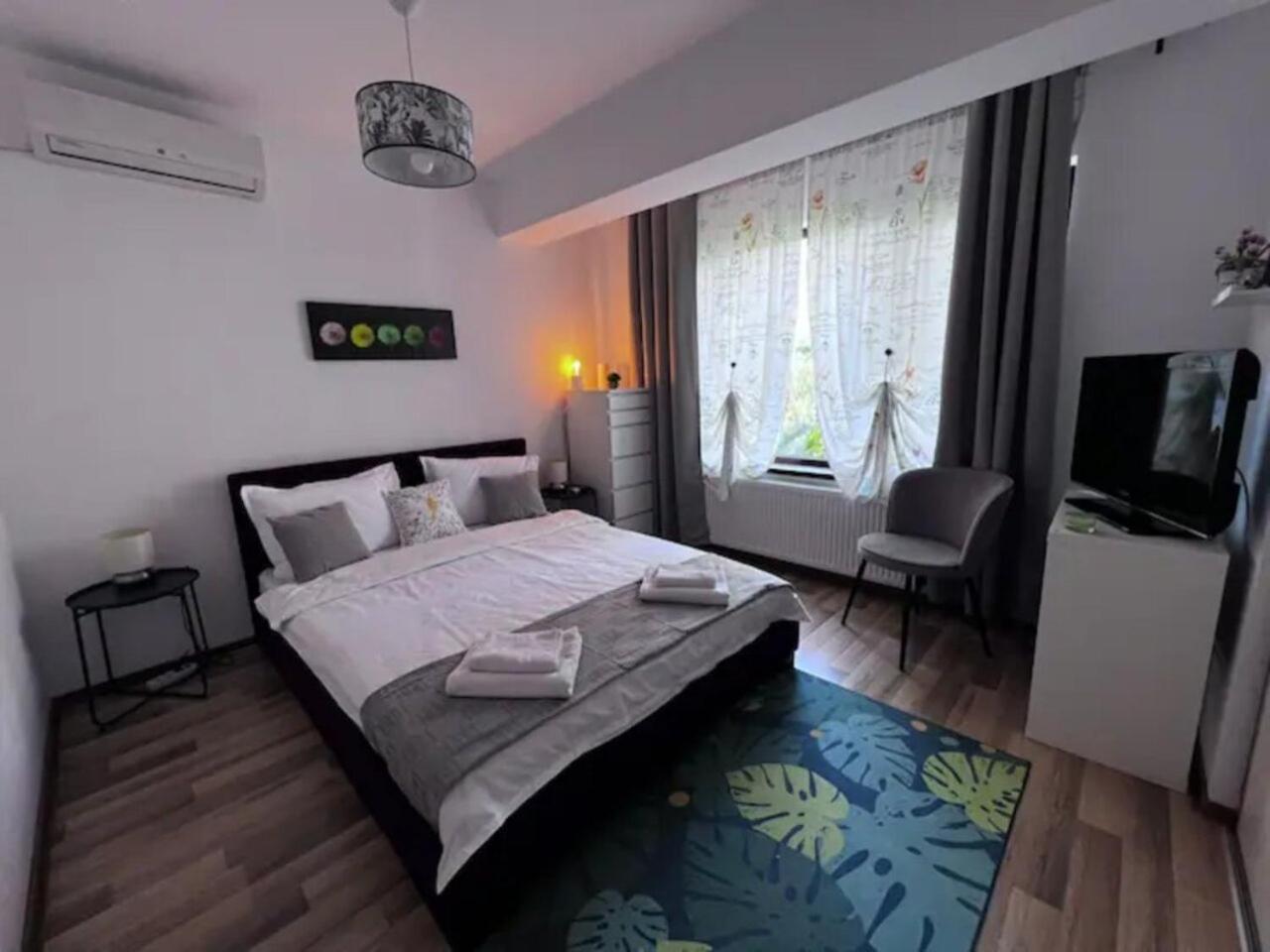 Vila Luminoasa Cu Curte Privata Bucarest Exterior foto