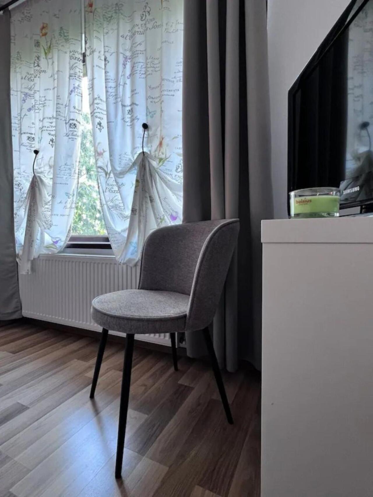 Vila Luminoasa Cu Curte Privata Bucarest Exterior foto