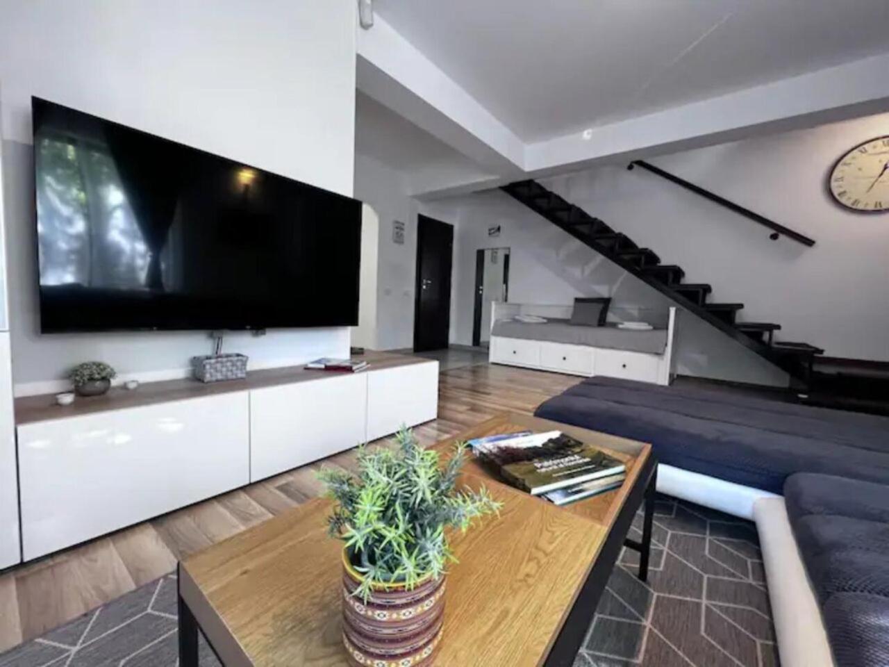 Vila Luminoasa Cu Curte Privata Bucarest Exterior foto