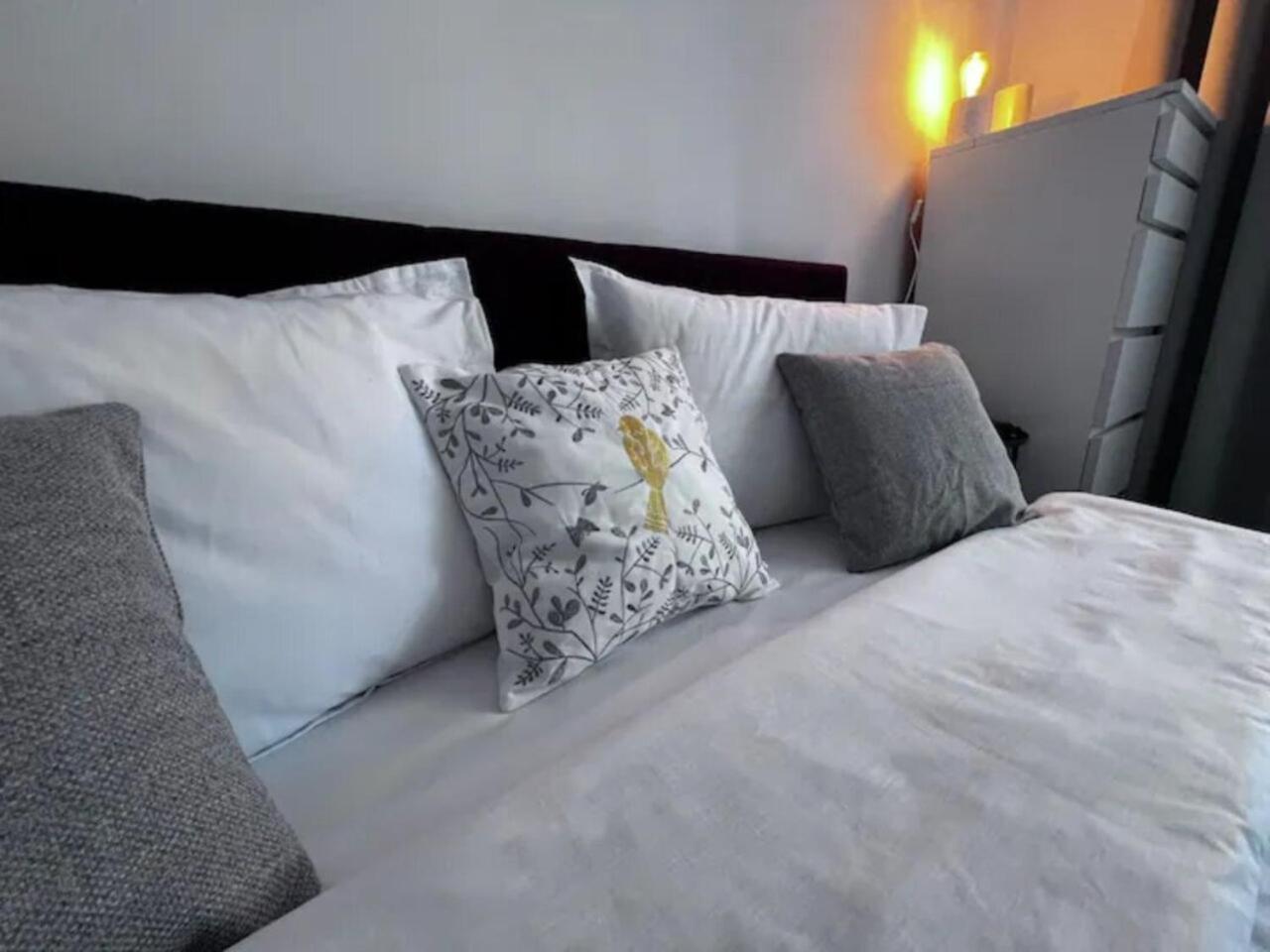 Vila Luminoasa Cu Curte Privata Bucarest Exterior foto
