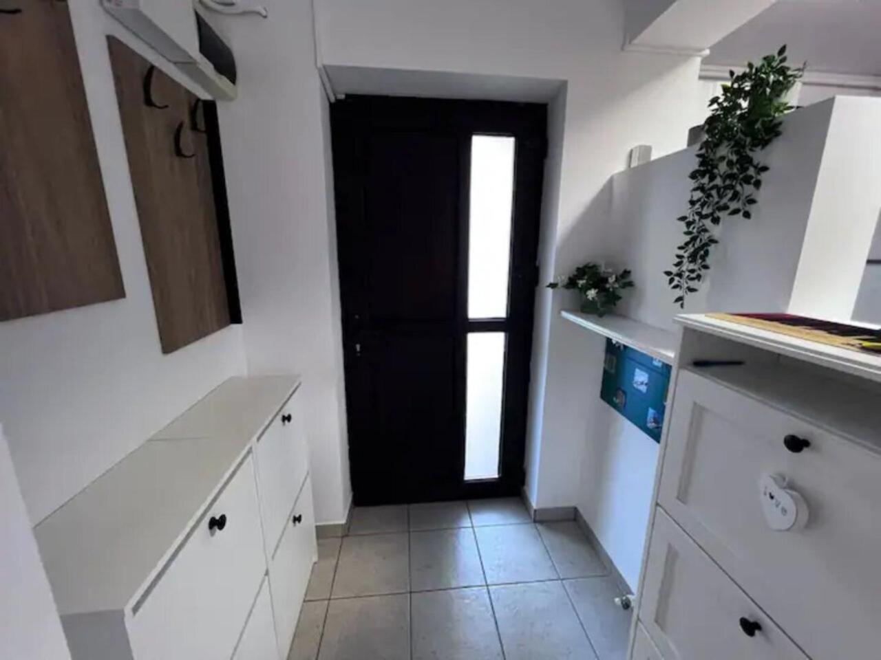 Vila Luminoasa Cu Curte Privata Bucarest Exterior foto