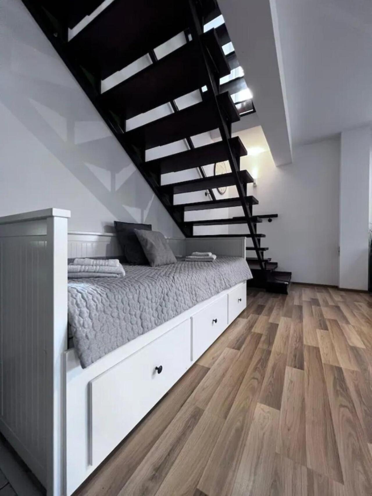 Vila Luminoasa Cu Curte Privata Bucarest Exterior foto