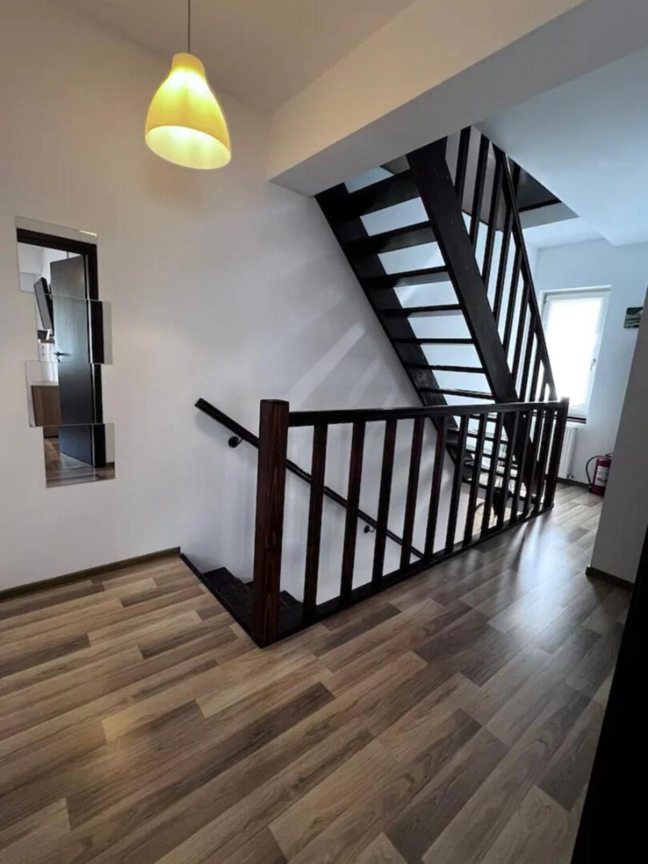Vila Luminoasa Cu Curte Privata Bucarest Exterior foto
