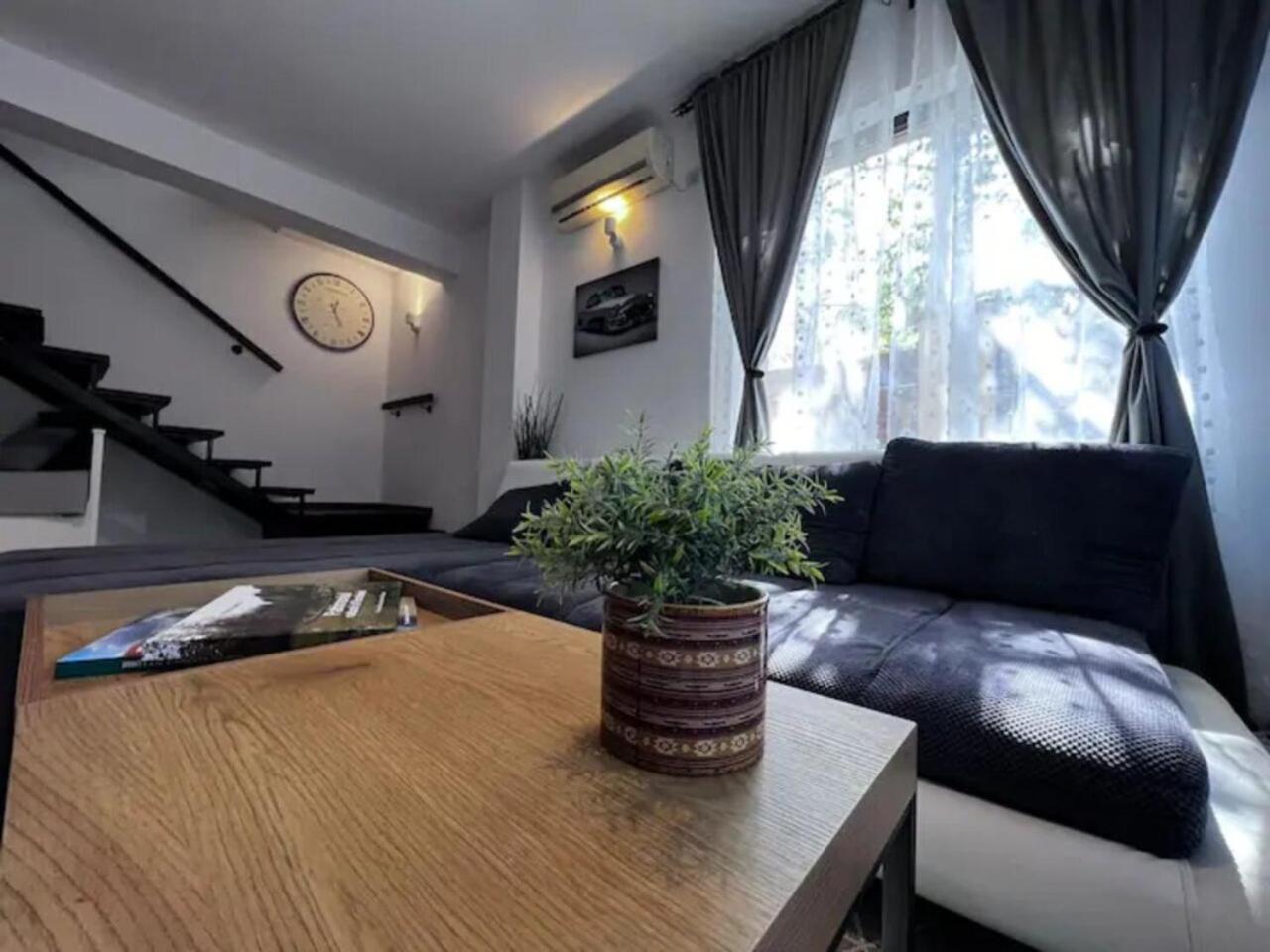 Vila Luminoasa Cu Curte Privata Bucarest Exterior foto