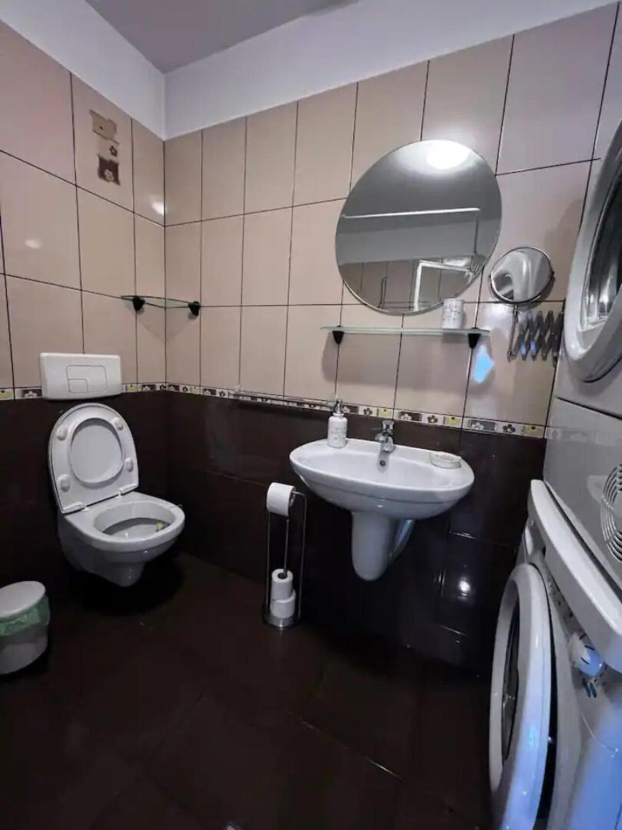 Vila Luminoasa Cu Curte Privata Bucarest Exterior foto