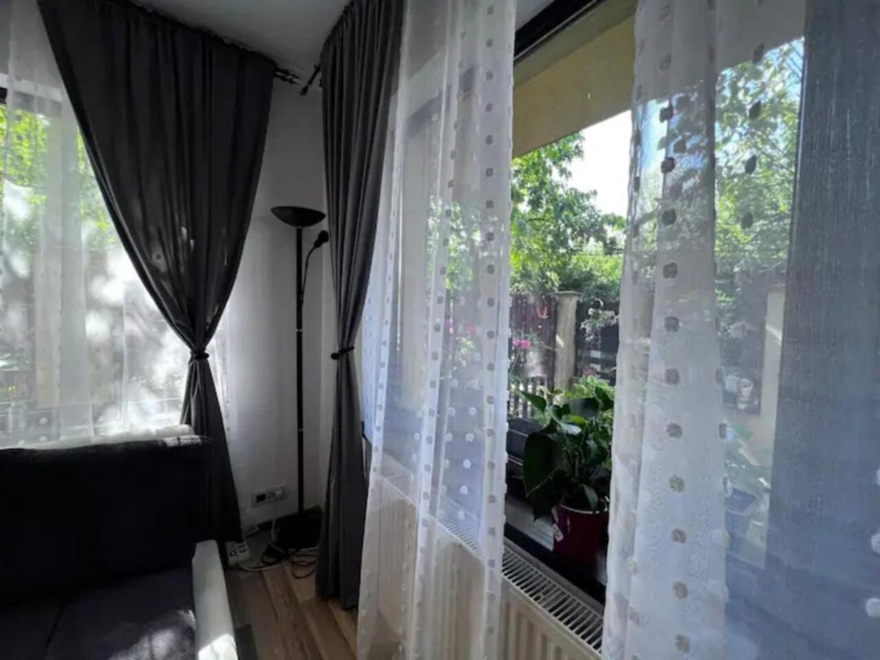 Vila Luminoasa Cu Curte Privata Bucarest Exterior foto