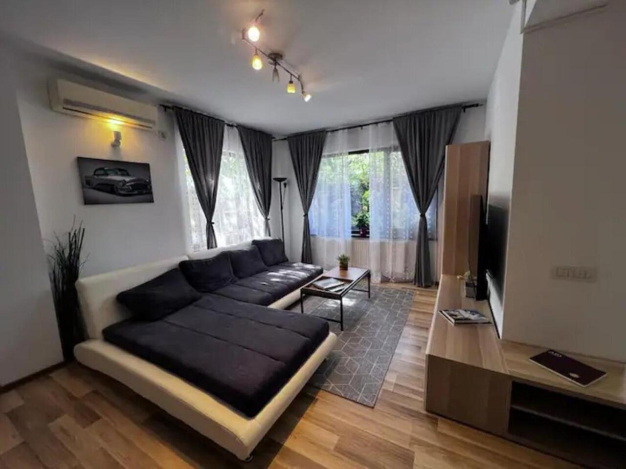 Vila Luminoasa Cu Curte Privata Bucarest Exterior foto